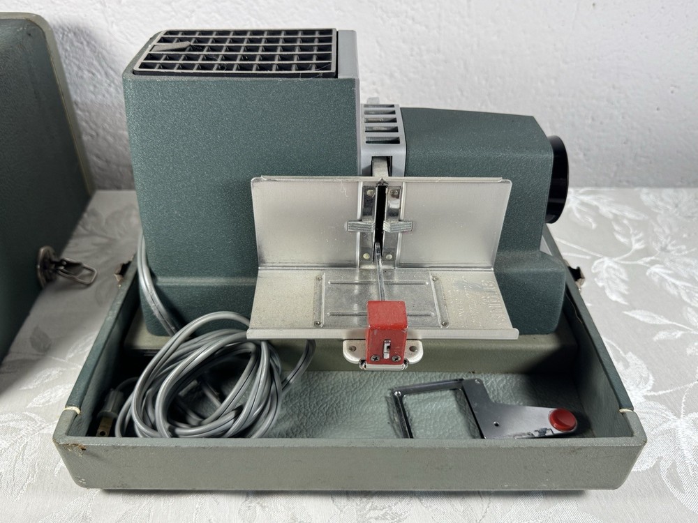 Argus 300 Slide Projector Vintage w/ Case Tested Working Lighted