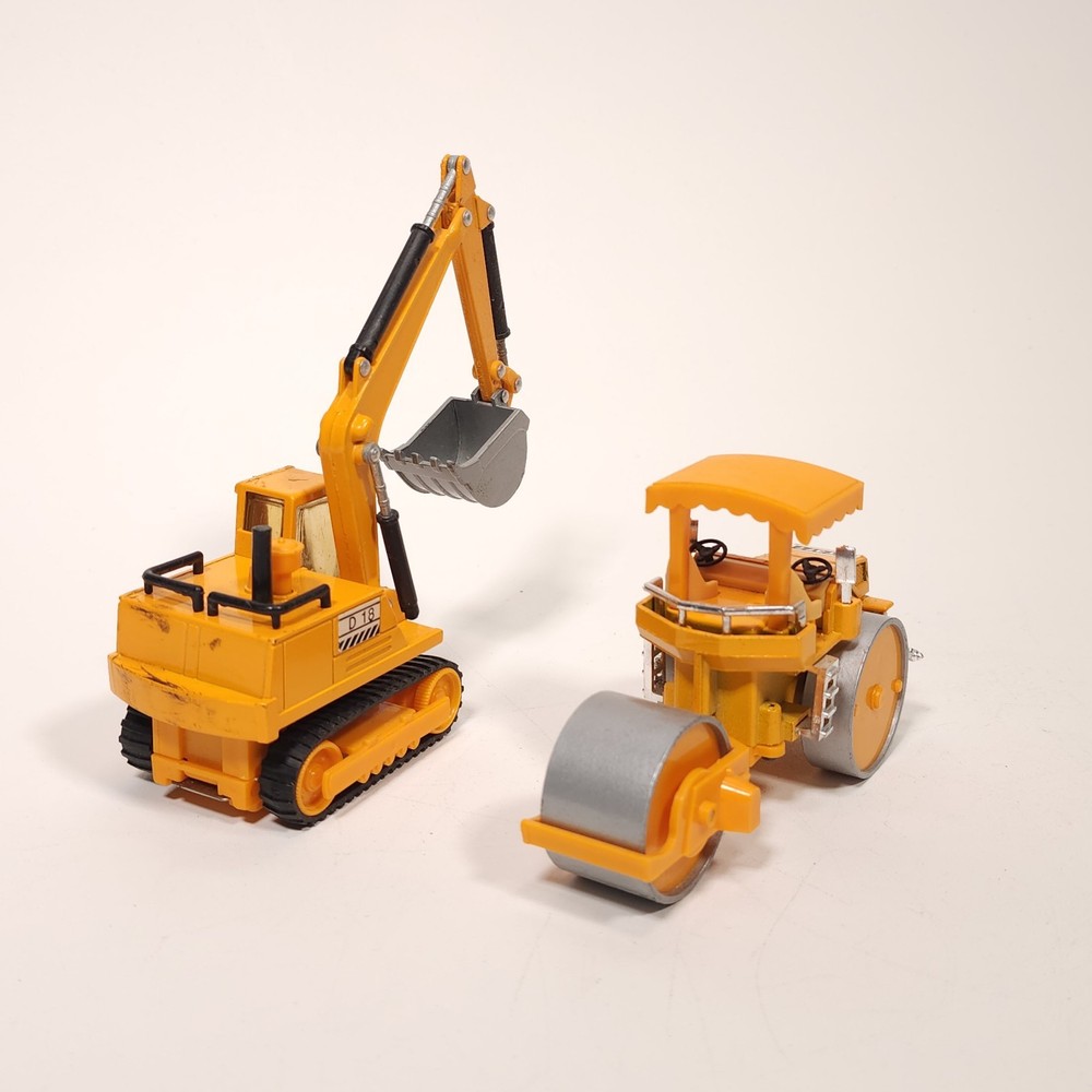Maisto Die Cast Construction Pull Back Toys 8249 Macadam Roller 8248 Excavator