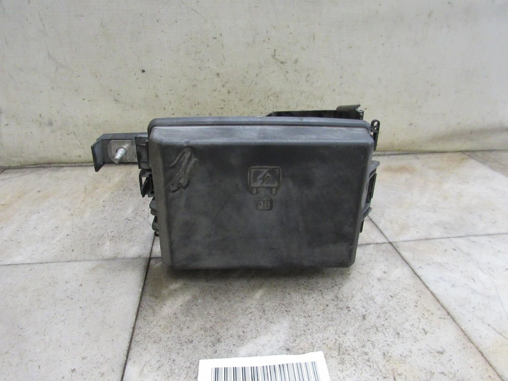 14 DODGE CHALLENGER ENGINE FUSE BOX