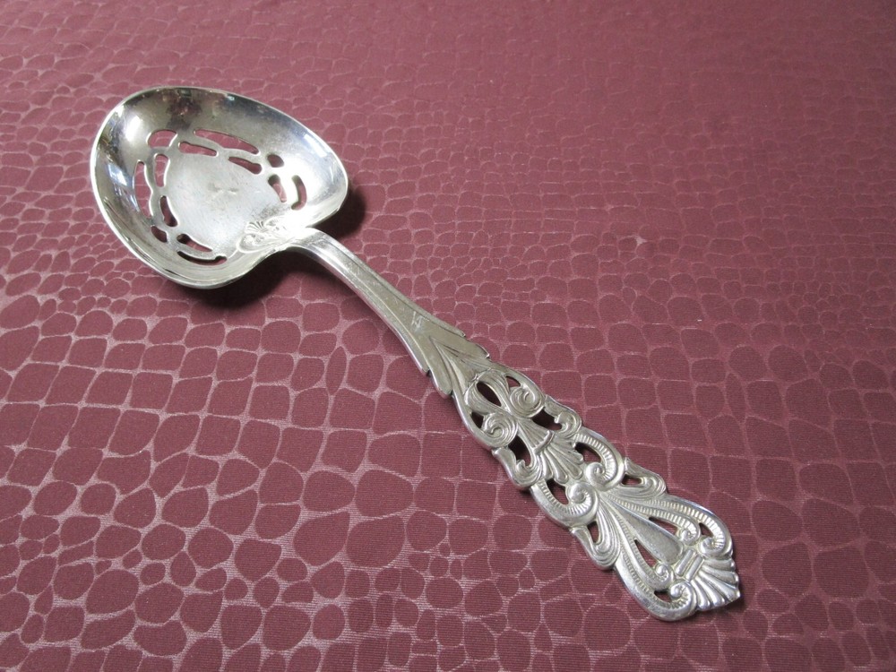ITALY QUALITY Silverplate Serving Spoon Pierced Bowl & Handle No Monogram