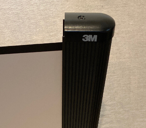 3M Retractable Mini Screen 21”x 14” With Case