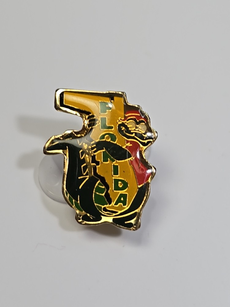 Alligator Hugging Florida Souvenir Lapel Pin Small Size