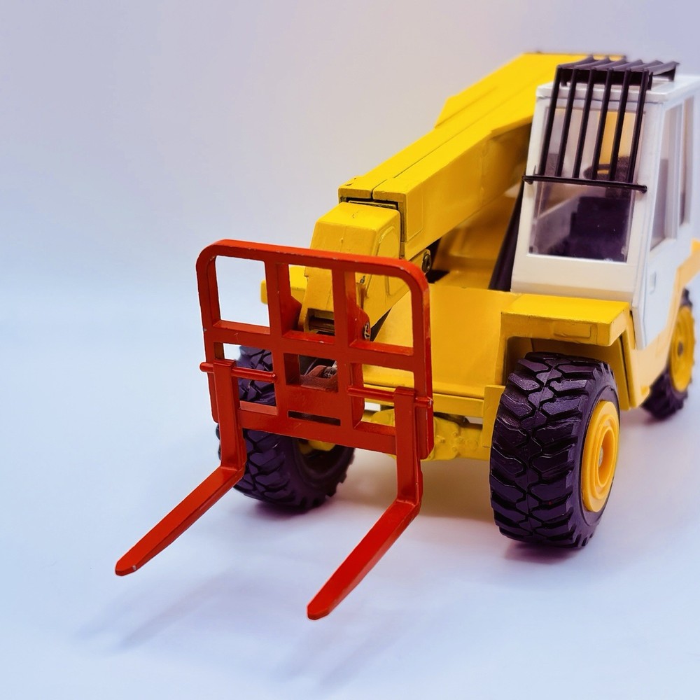 JCB 520 Telescopic Handler - NZG 1:35 Scale Diecast Model #175