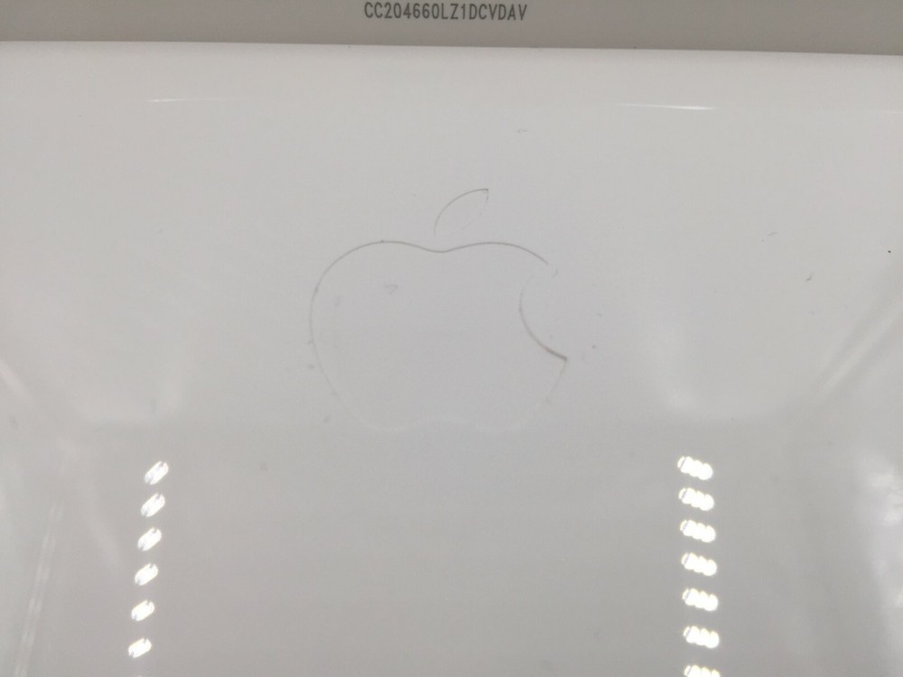 Genuine Apple A1243 Wired Mac Standard USB Keyboard w/ Numeric Keypad White