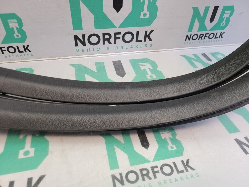 Jaguar I Pace X590 Front Left Door Seal