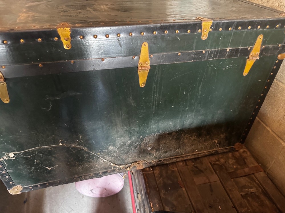steamer trunks vintage