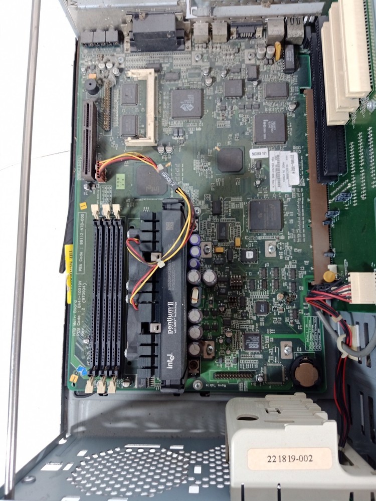 Vintage AST Bravo MS 6266 4300C/95 Desktop Computer Pentium II - Powers On