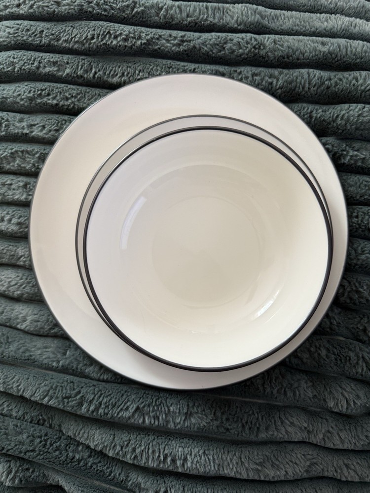 Noritake Colorwave Graphite 6-Piece Place Setting; Square & Round Mix Never Used