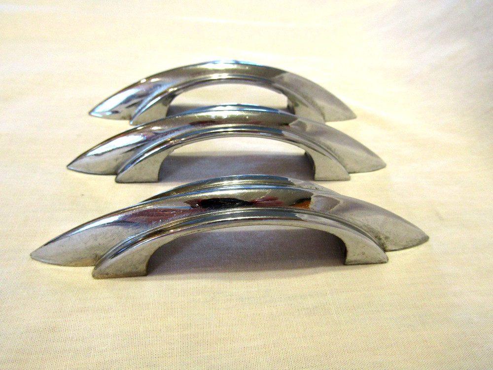 3 Vintage Chrome Drawer Pulls Stepped Sides Pointed Ends Cabinet Handle Amerock