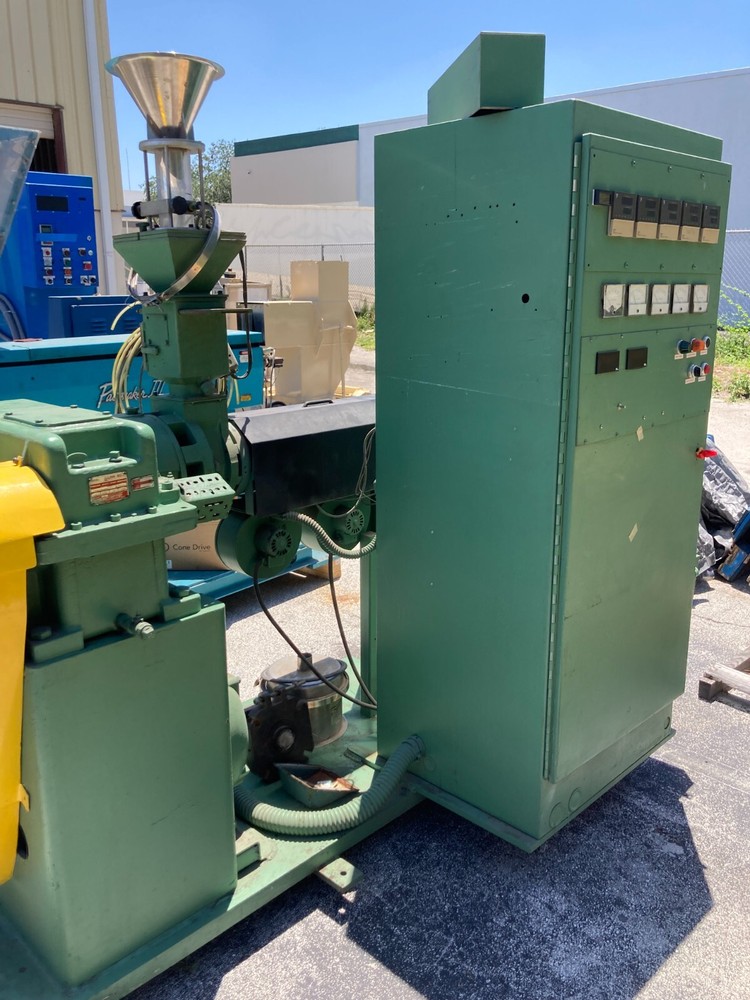 2.5" Plastic Extrusion Complete Running Line with Davis Standard Vacuum Tank