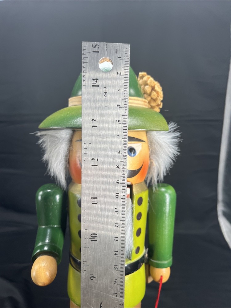 Nutcracker, Steinbach, The Hunter Read