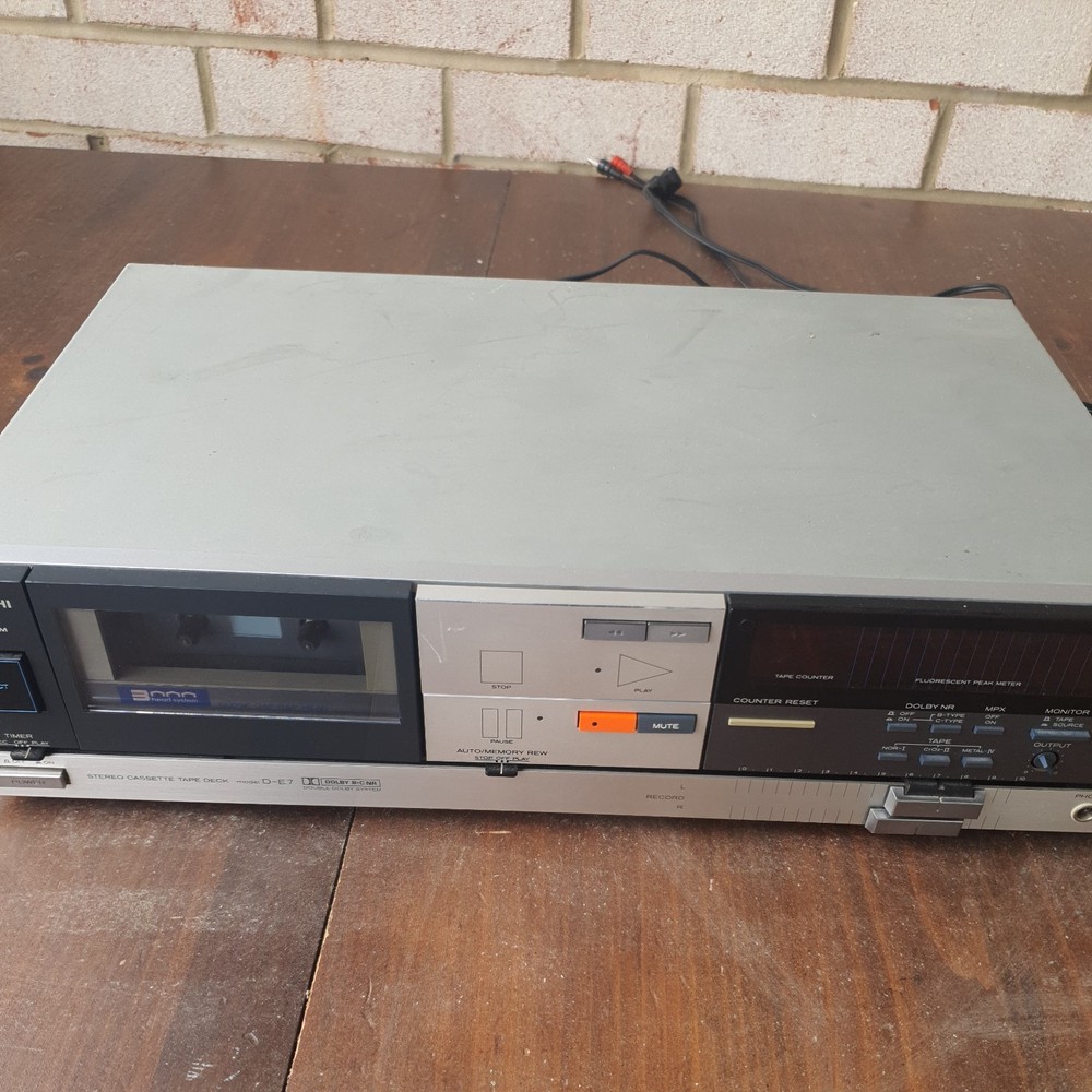 Hitachi D-E7  CASSETTE DECK  DOLBY B, C NR