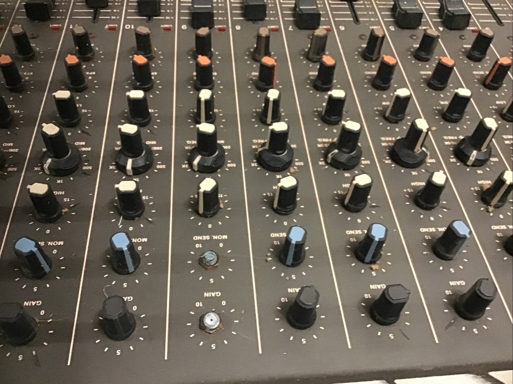 Peavy MD-II 16x2 Mixer Stereo Mixing Console