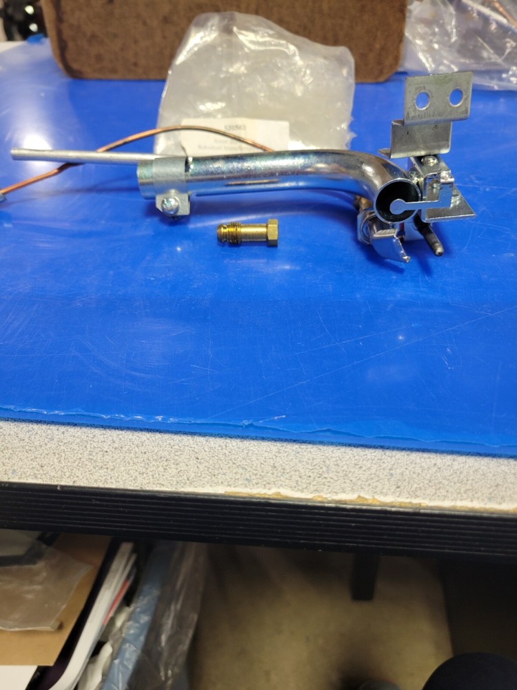 SUBURBAN WATER HEATER SMALL BURNER ASSY PILOT MODEL