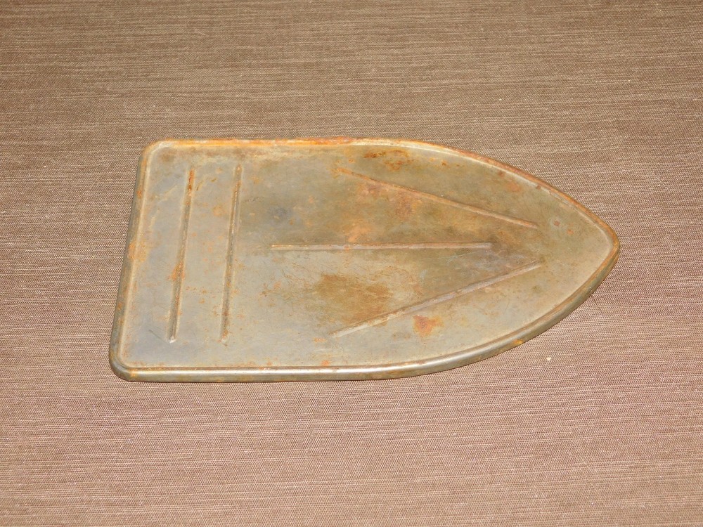 VINTAGE KITCHEN 8 3/4" HIGH SILVER SHIELD IRON REST