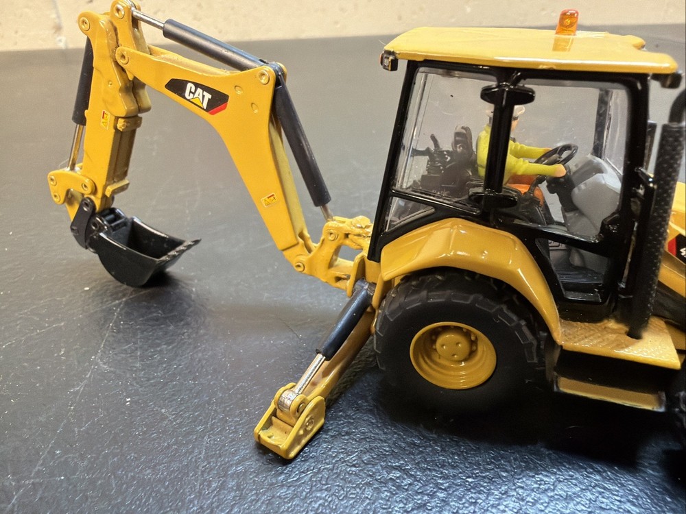 Diecast Masters 1:50 420F2 Backhoe Loader & Tin CLEAN