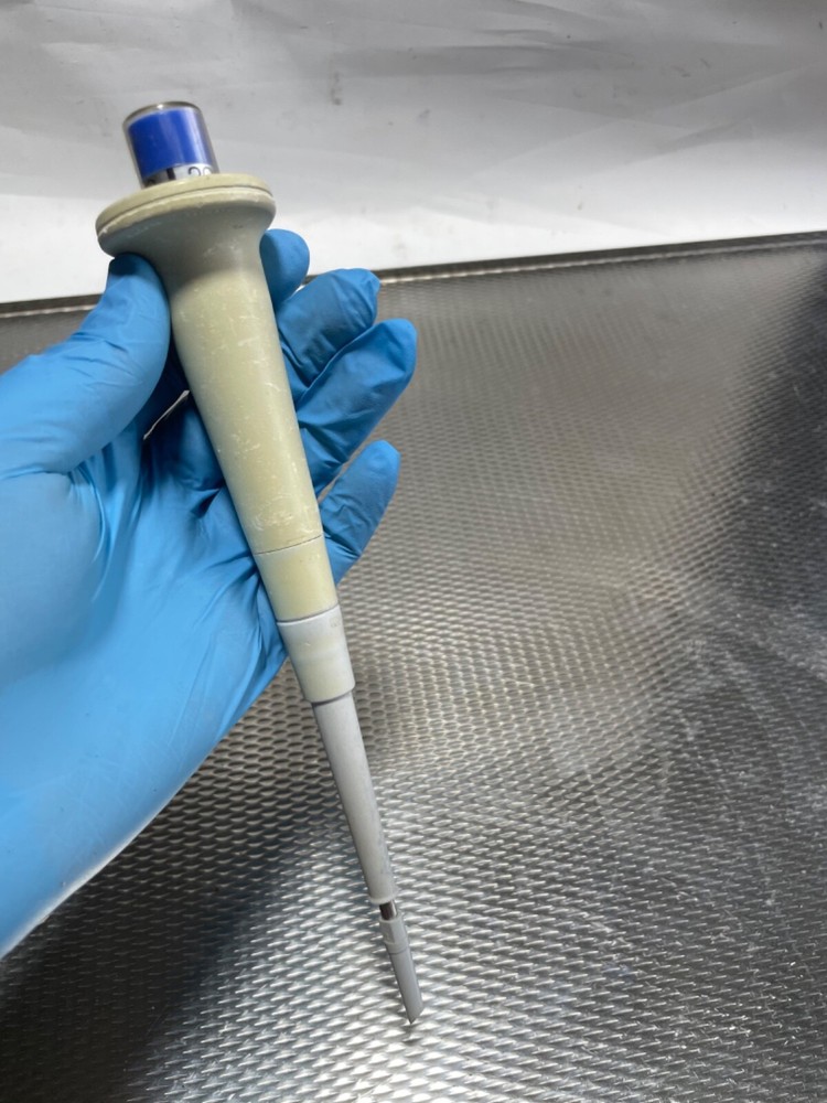 Eppendorf 100 - 250 uL Single Channel Pipette / Adjustable Volume