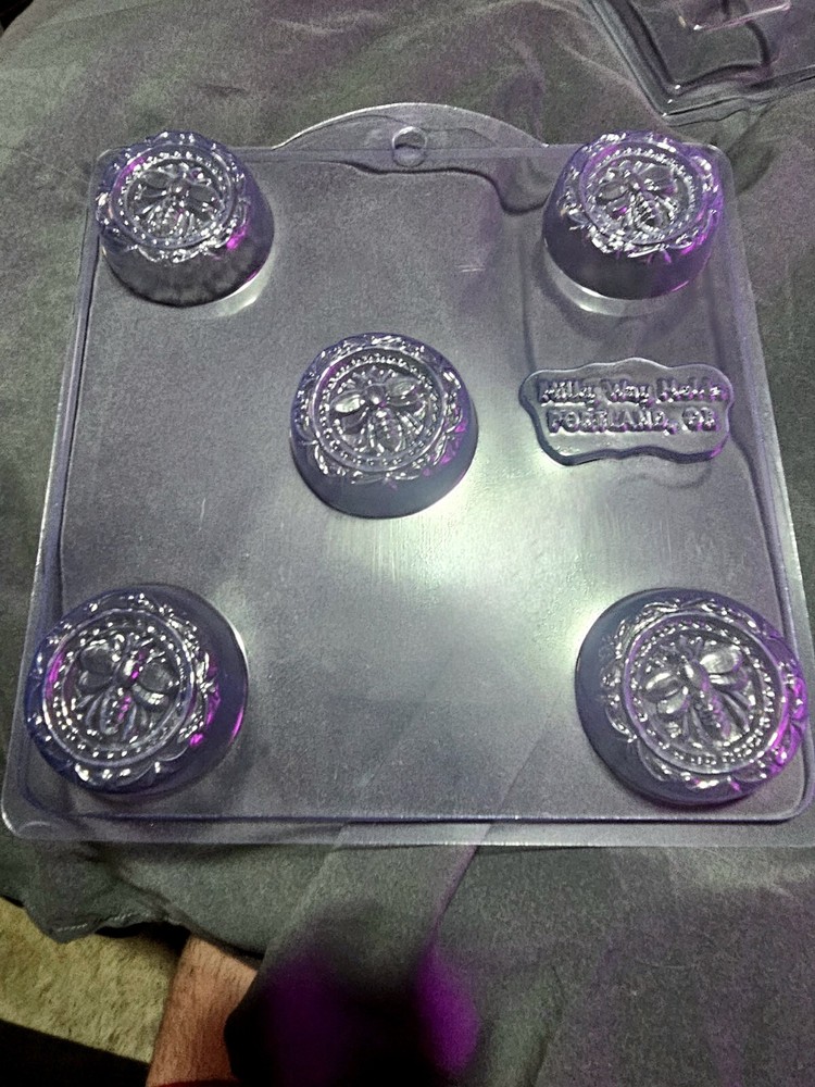 Round, clear plastic Soap Mold with Bee