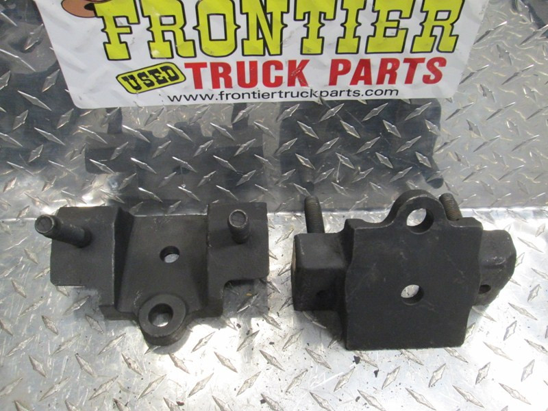 International Engine Mount 3824525C1 (548-10204)
