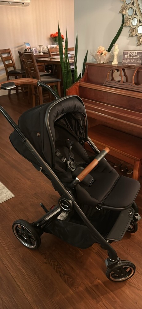 Silver Cross Reef Stroller in Orbit with Accessories.