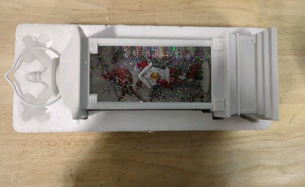 S4-LED Water Lantern with Cardinal, White Plastic