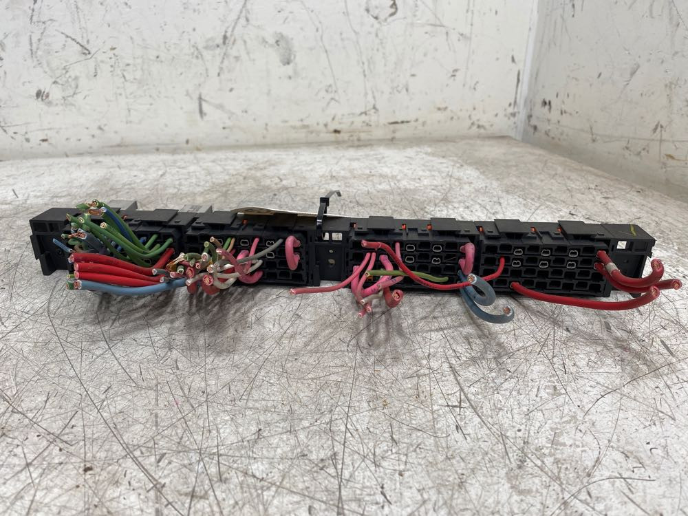 2005 International 8600 Fuse Panel (628-10286)