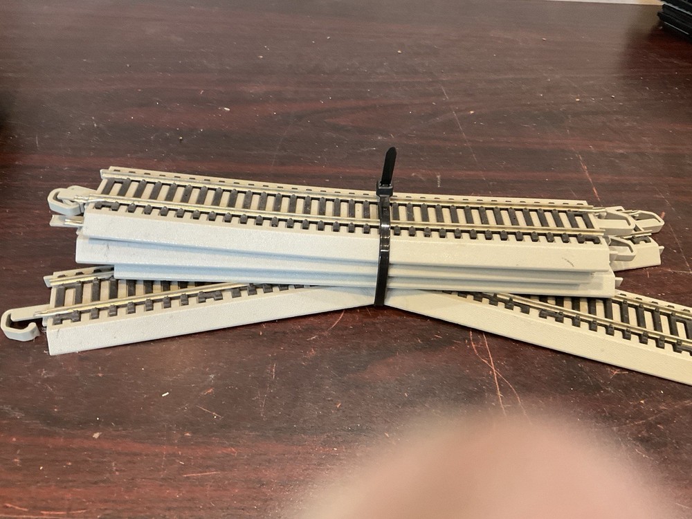 Vintage Bachmann Plus others? Car Passenger Train Set