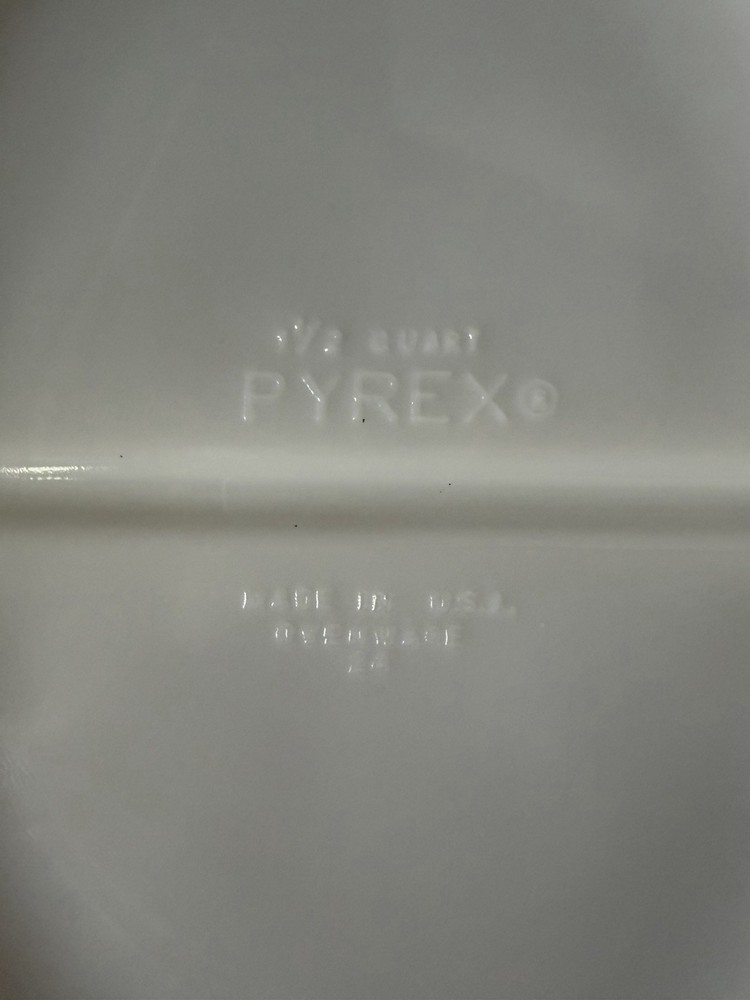 Pyrex 1.5 Quart Round Glass Divided Baking Dish White Brown