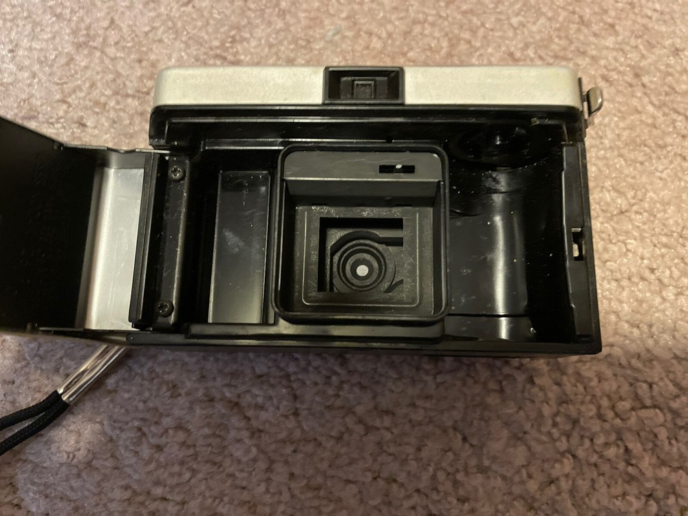KODAK Instamatic 100 Camera Has Hand Strap And Bulbs Clean Unit UNTESTED