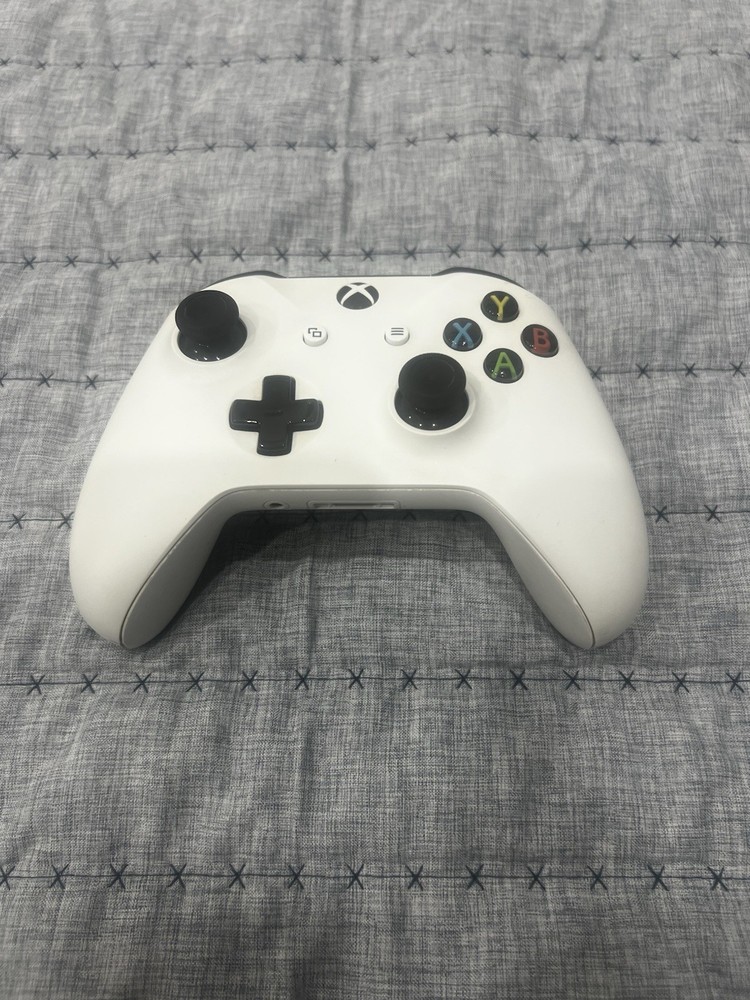 Microsoft Xbox One Black Home Console HDMI with 3 Wireless Controllers Included