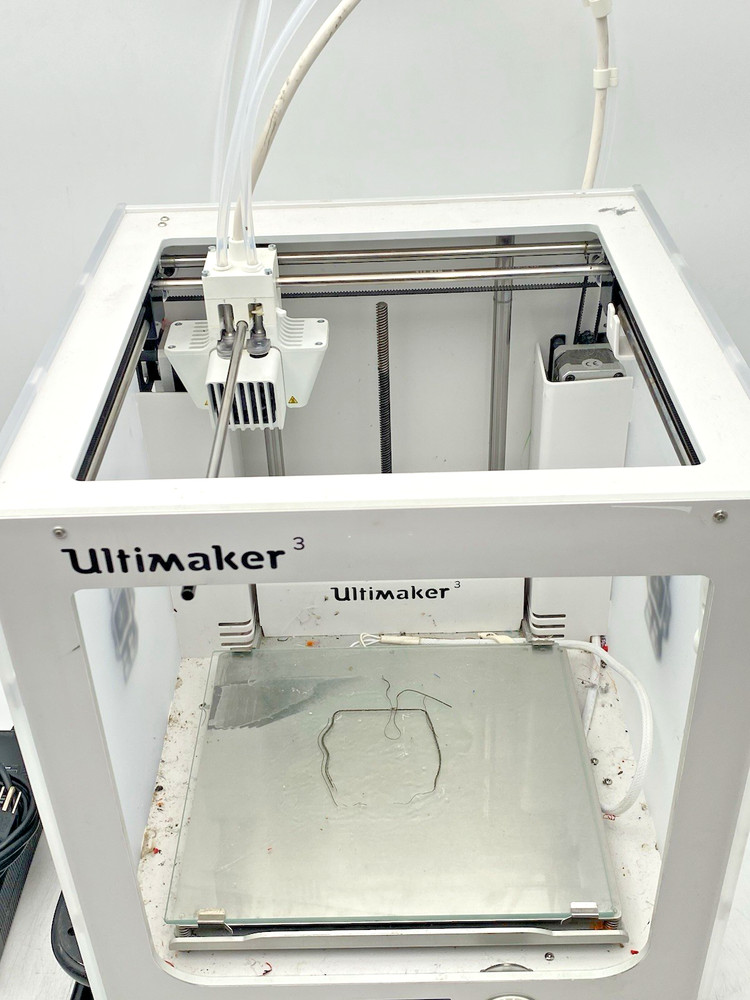 Ultimaker 3 3D Printer WITH POWER ADAPTER