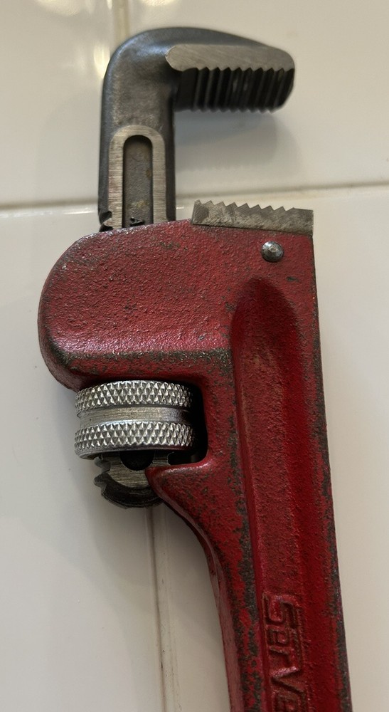 VINTAGE SERVESS 10" PIPE WRENCH