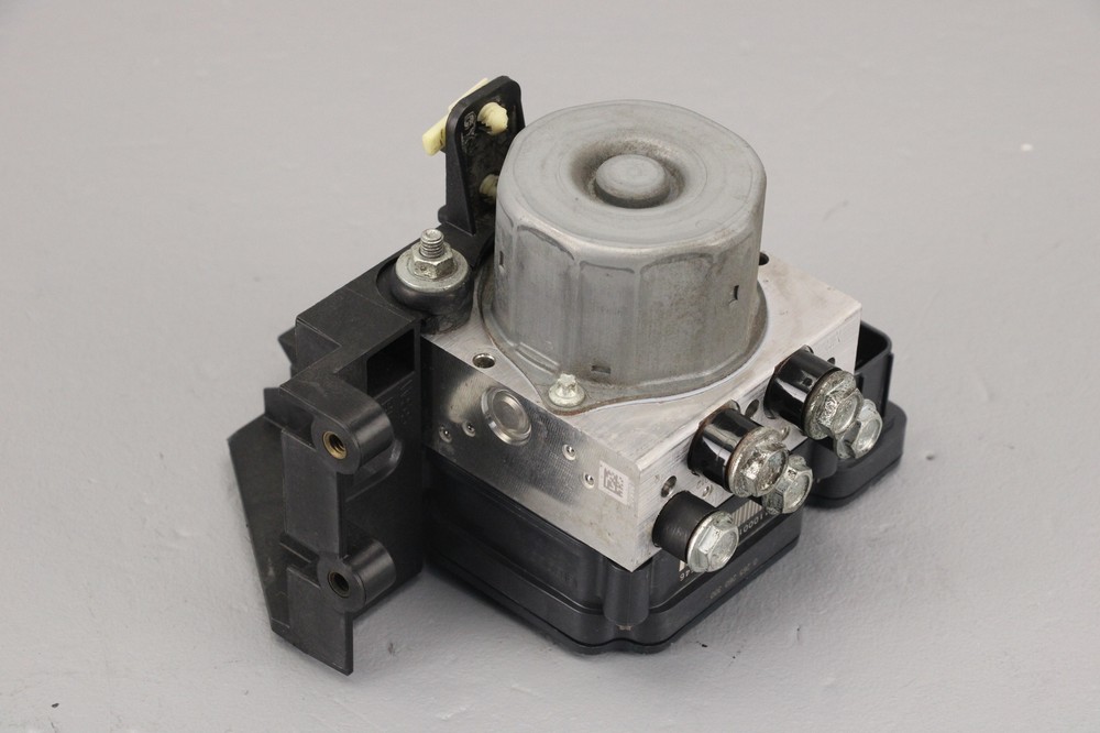 2016 Harley Electra Glide CVO ABS Pump Module Controller Unit HCU 41100013