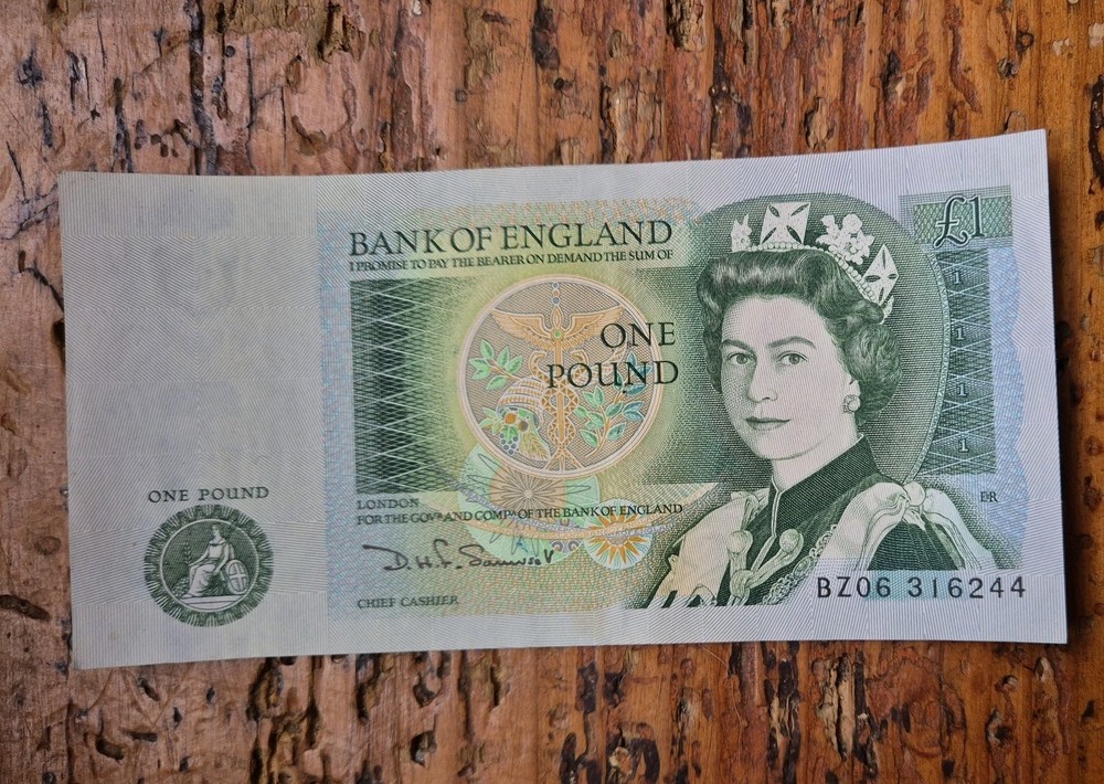 Uk One Pound Note DHF Salmon