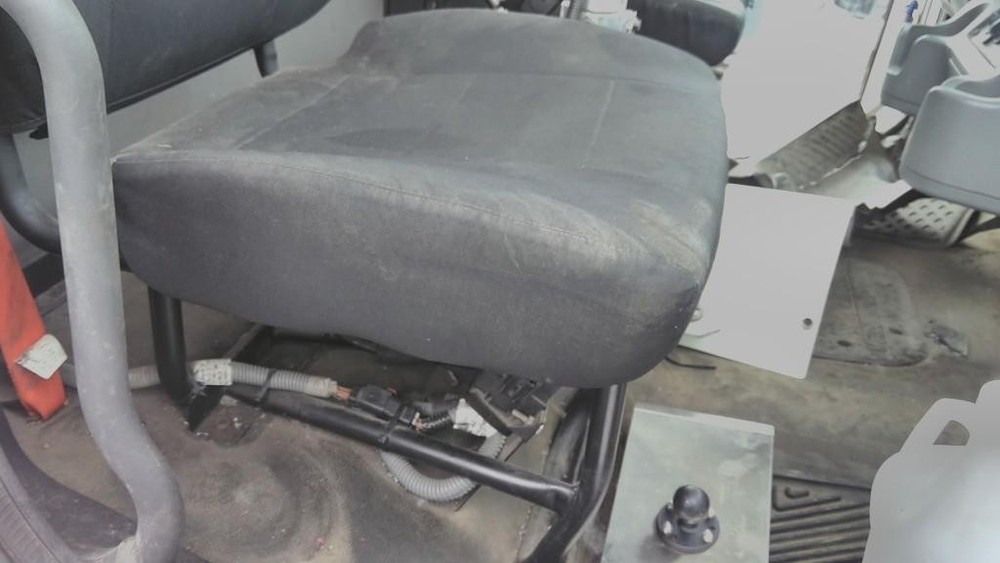 Replaces 2016 FREIGHTLINER M2 106 FRONT SEAT , OH