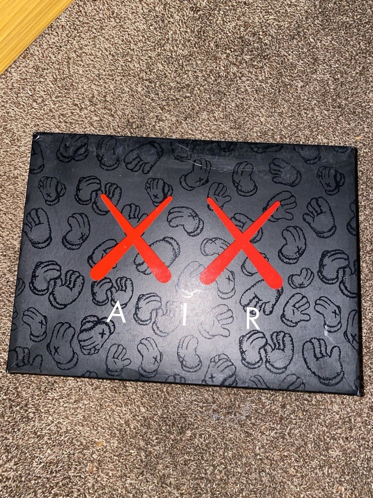 Air Jordan 4 Men's Kaws Size 11