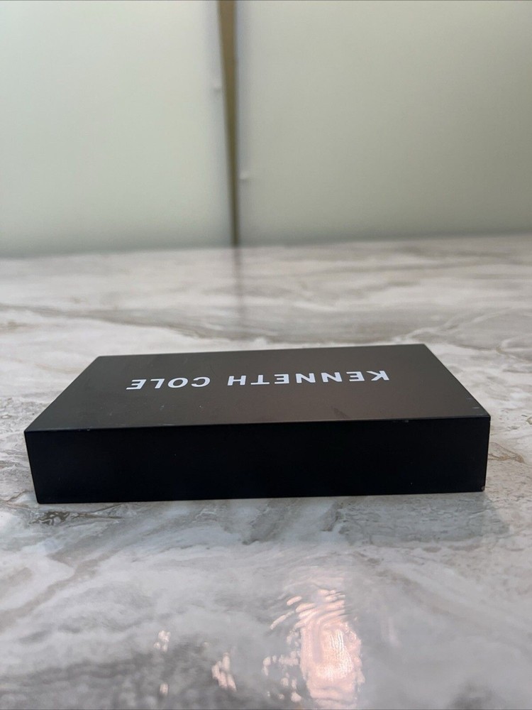 KENNETH COLE 5.5" STORE SIGN DISPLAY