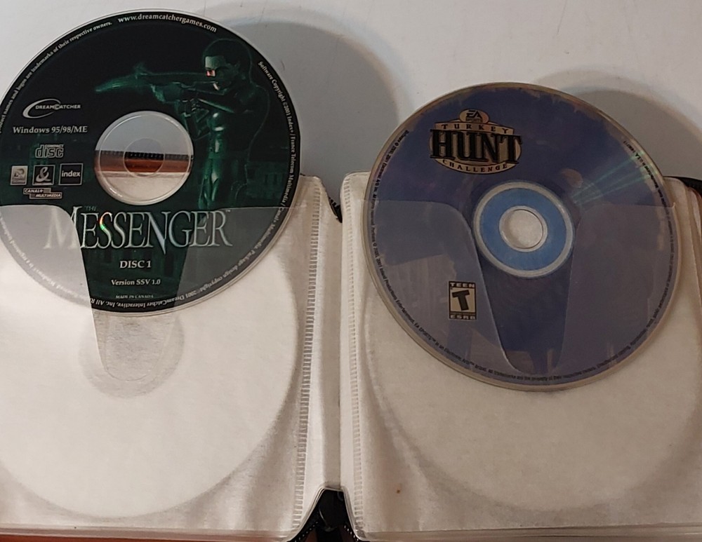 Vintage CD Case with Zipper 24 Disc Capacity 1990s. Includes 20 CDs