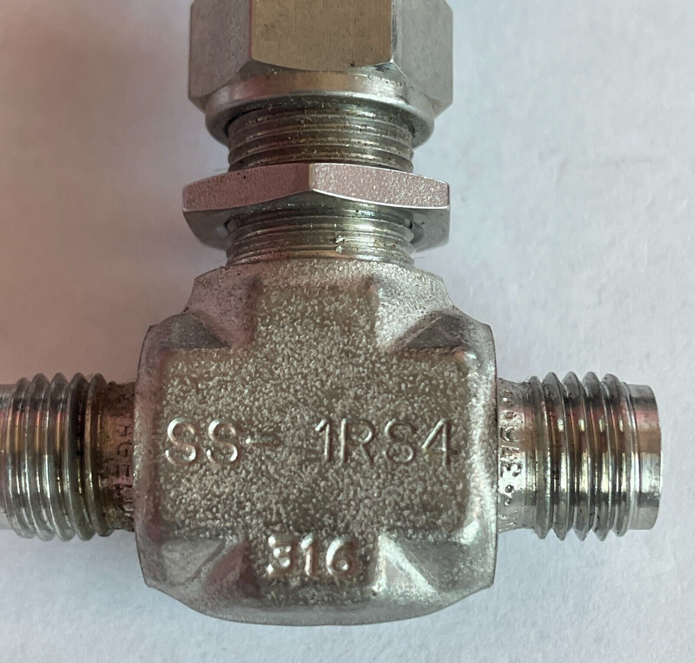 WHITEY SS-1RS4 STAINLESS STEEL BONNET ANGLE PATTERN NEEDLE VALVE
