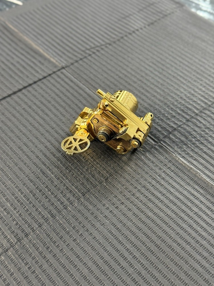 Dan Kubin V7 All Gold