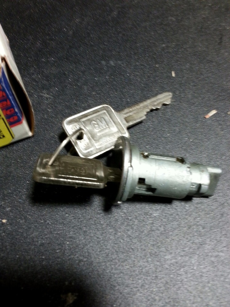 AC DELCO IGNITION SWITCH WITH KEYS D1499A