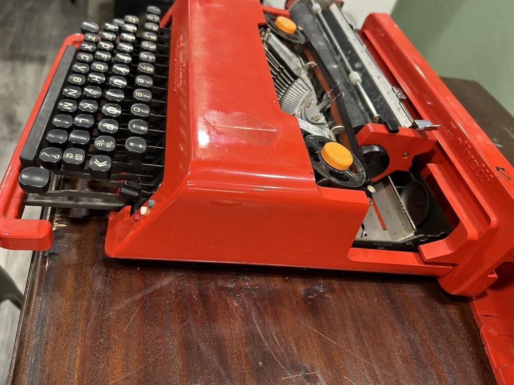Olivetti Valentine S Typewriter Red