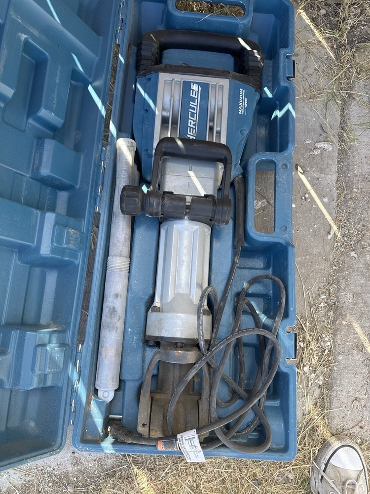Hercules Electric Demolition Hammer Maximum Vibration Control with Case