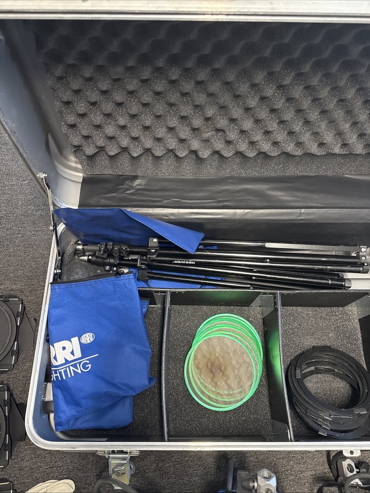 ARRI 650 Plus 2-Light Kit w/ Case, Barn Doors, Scrims, Cables – Tested