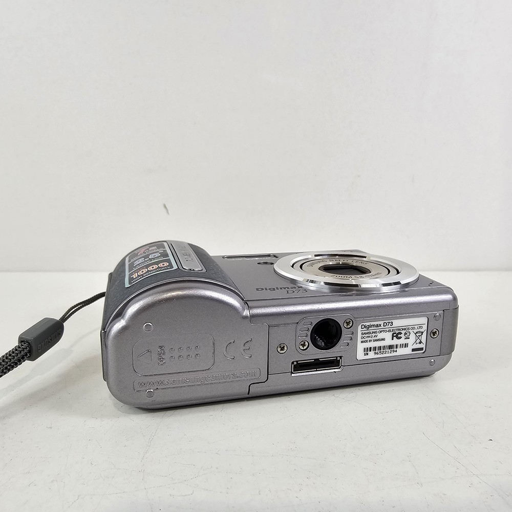 Samsung Digimax D73 7.2MP Compact Digital Camera - Silver