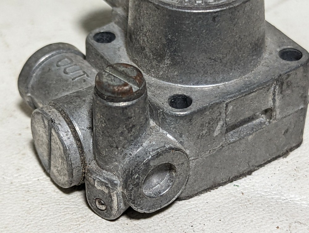 Robertshaw 9817 valve