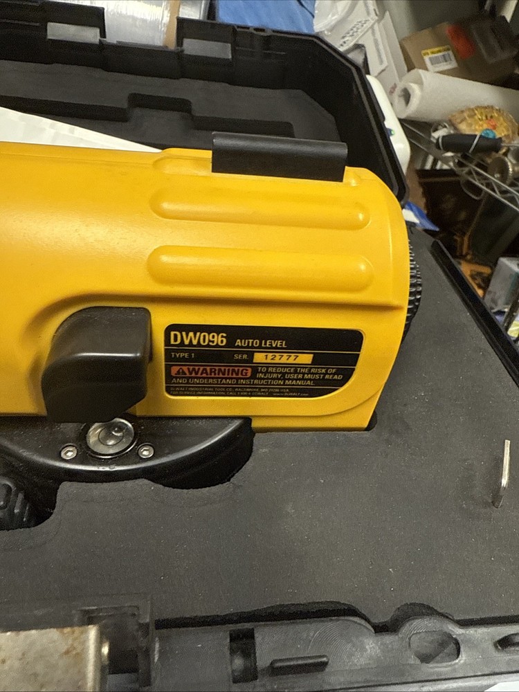 Dewalt DW096 Automatic Level, 26x Magnification, Type 1, w/original Storage Case