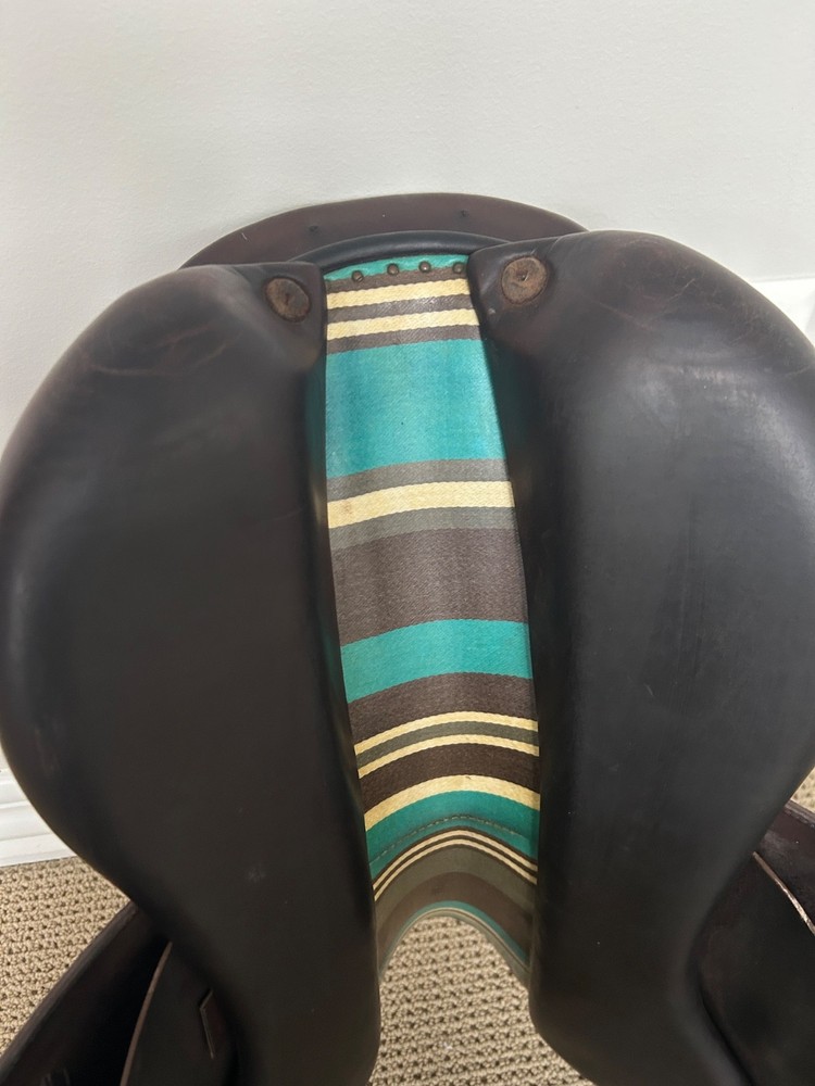 Hunter/Jumper saddle