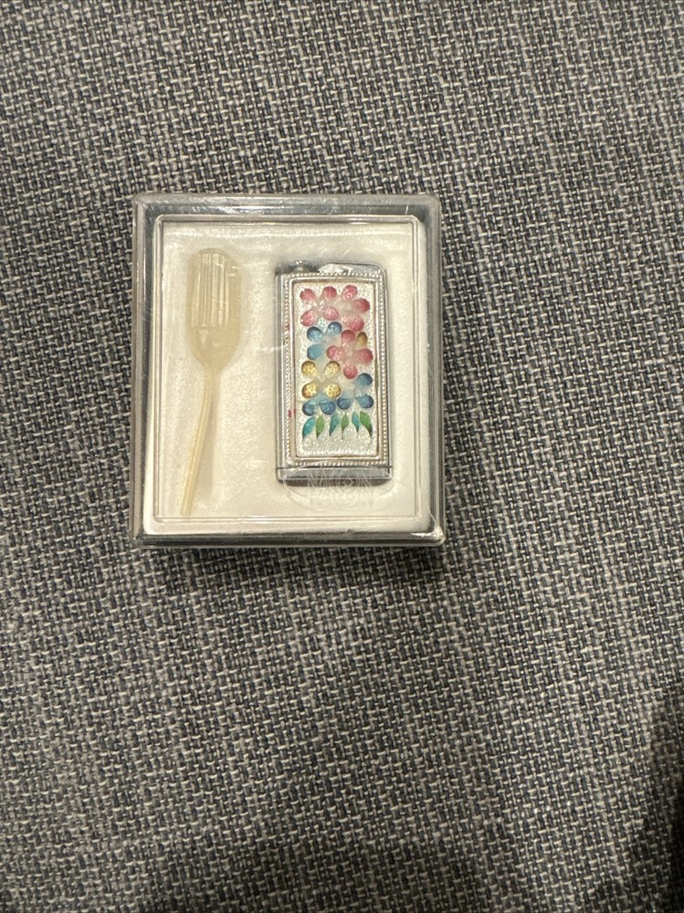 Nacon Lighter In A Box With Flowers