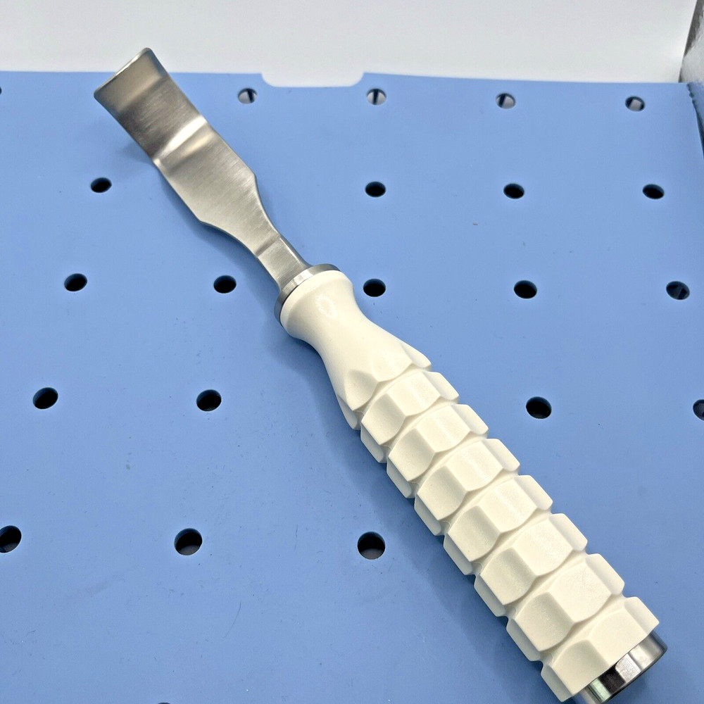 Conjoined Tendon Shoulder Retractor for Arthroplasty Surgical